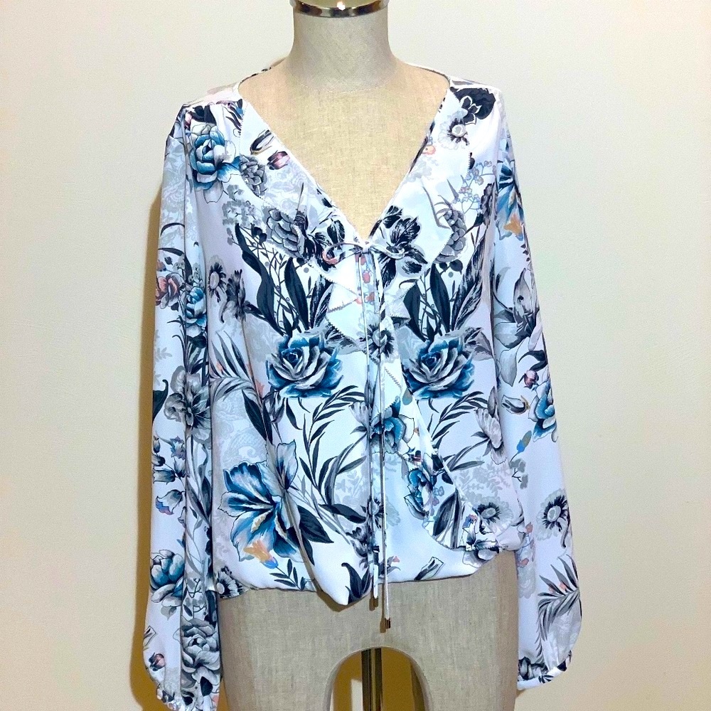💥EUC💥 White House Black Market Floral Print Blouse - Size 4 - Picture 9 of 16
